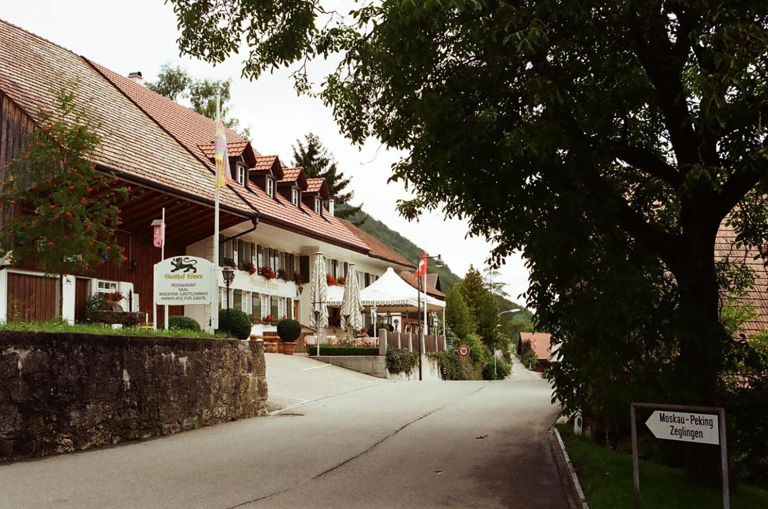 Hotel Gasthof Loewen à Wisen Extérieur photo